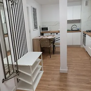 Center 3 Bedroom Warszawa